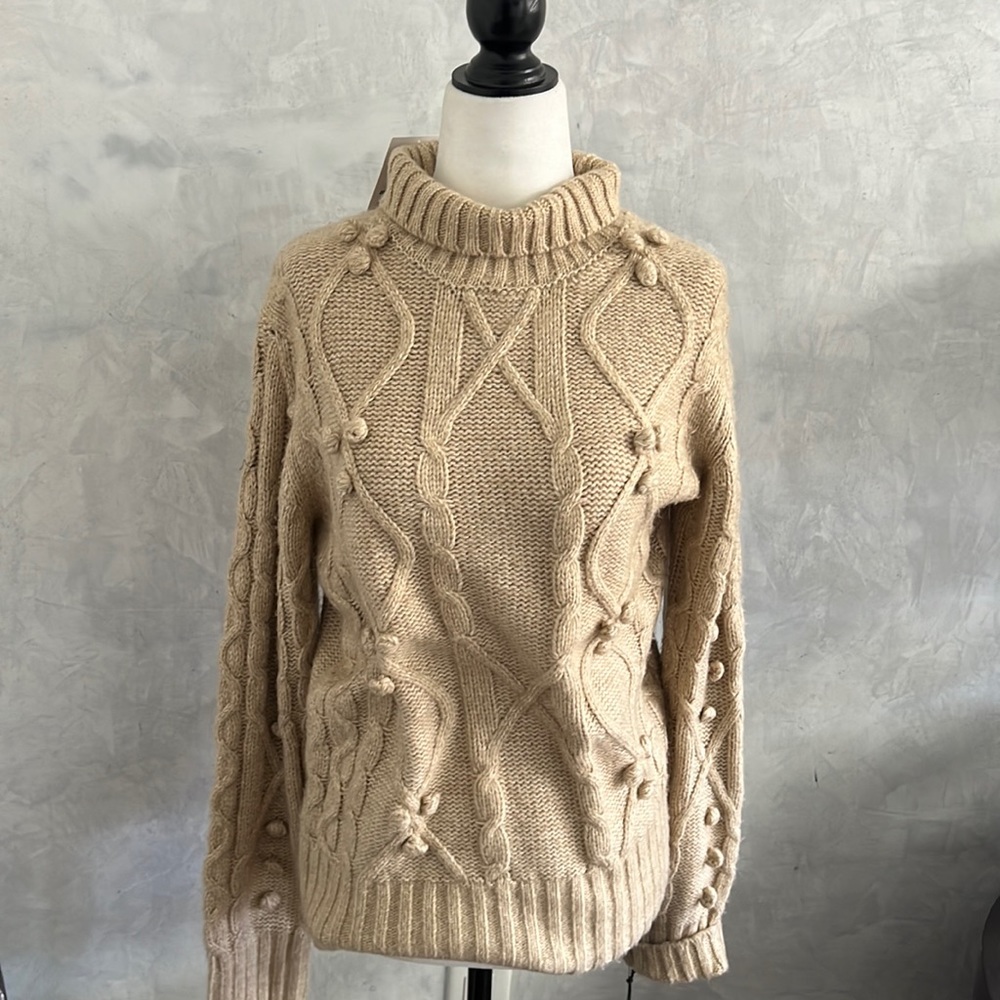 Cupcakes & Cashmere very soft turtleneck Long sleeve Sweater. Size M, NWT